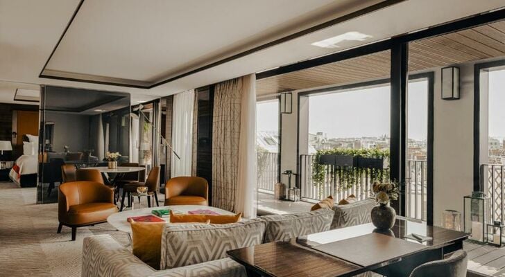 Top Paris Hotels With Eiffel Tower Views: 10 Top Choices!