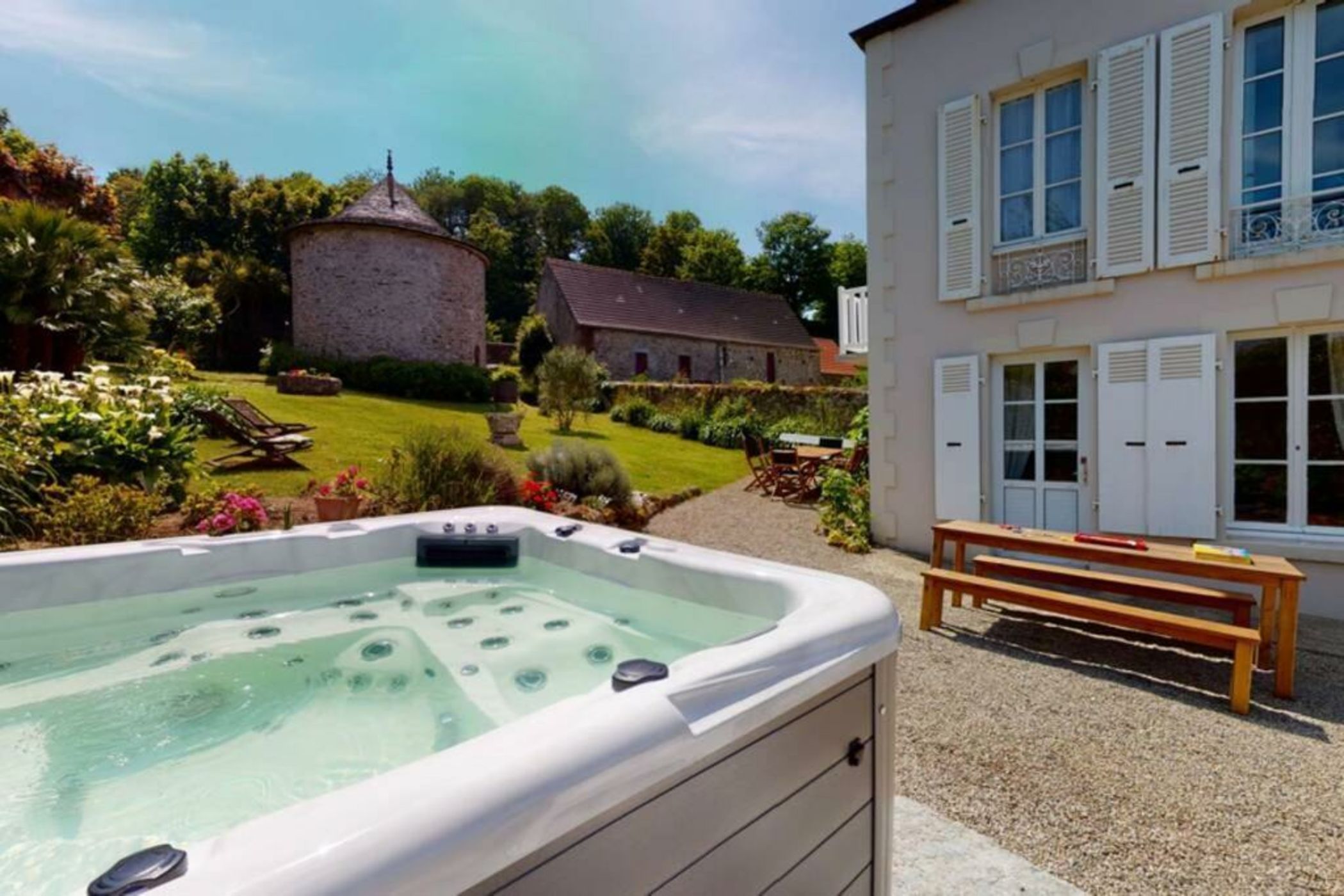 Le Vieux Colombier, 4 étoiles Face mer SPA OPTION billard accès plage, société La clef decamp