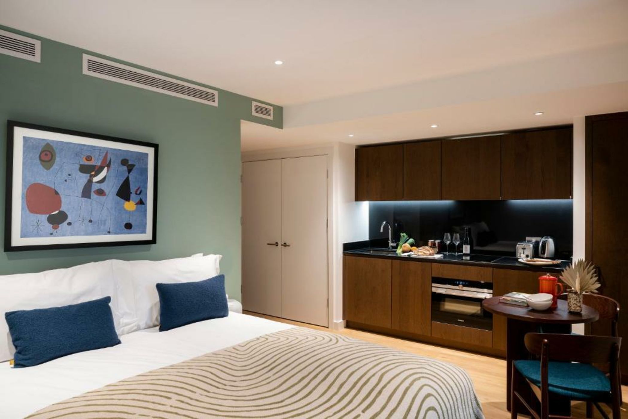 Cove Landmark Pinnacle