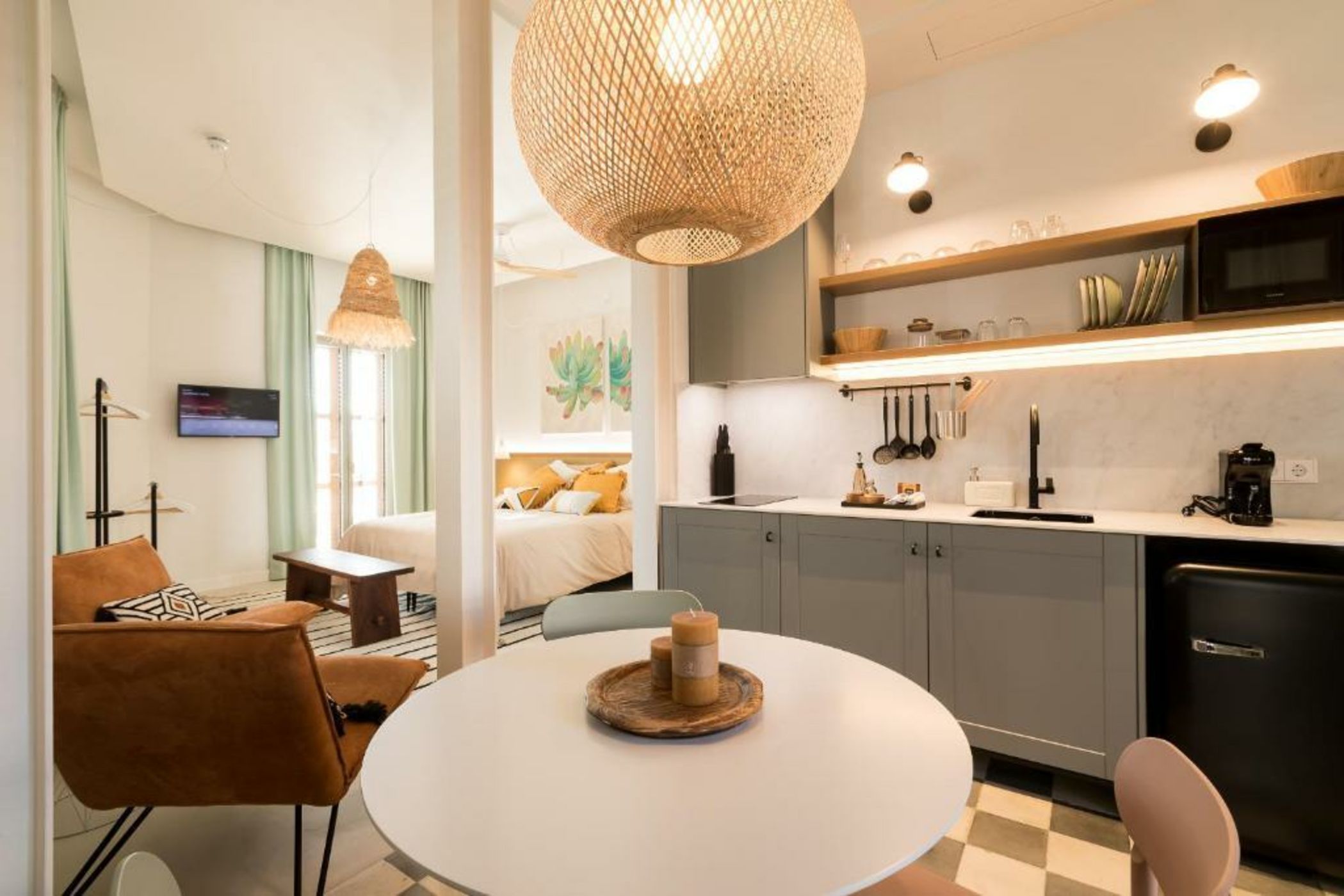 HOTEL PORTMANY · HOTEL P