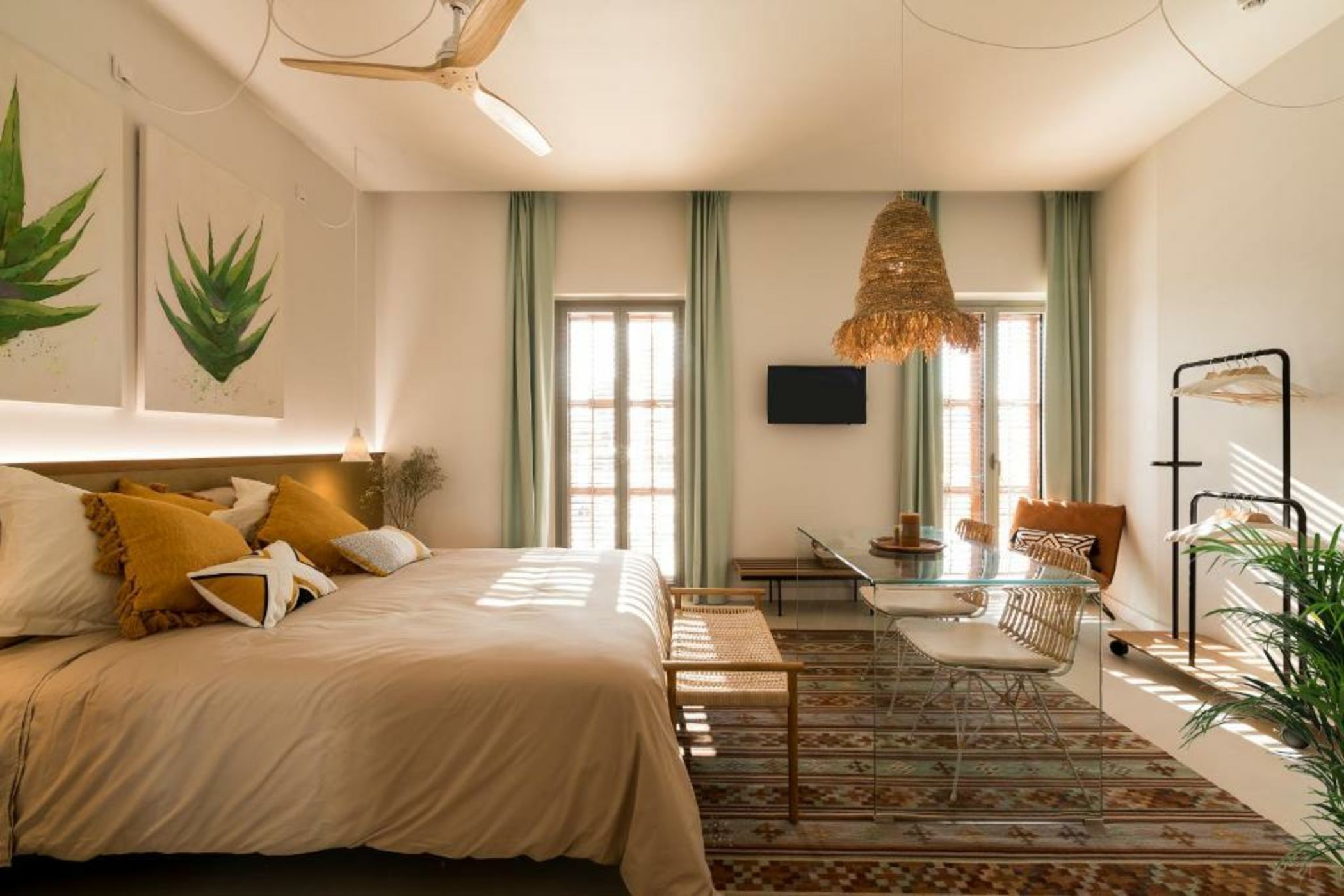 HOTEL PORTMANY · HOTEL P