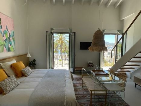HOTEL PORTMANY · HOTEL P