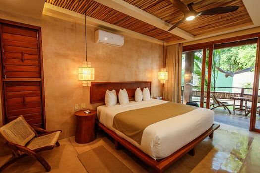 HOTEL CAROLINA