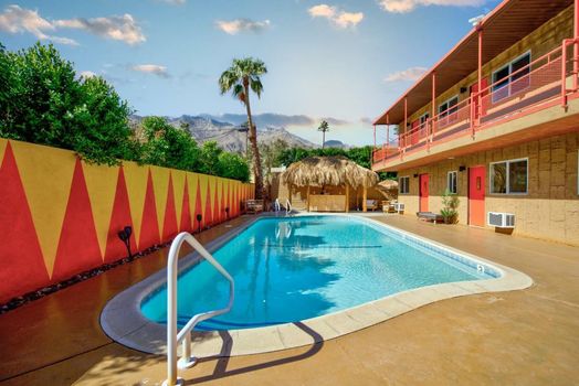 Tiki Hotel