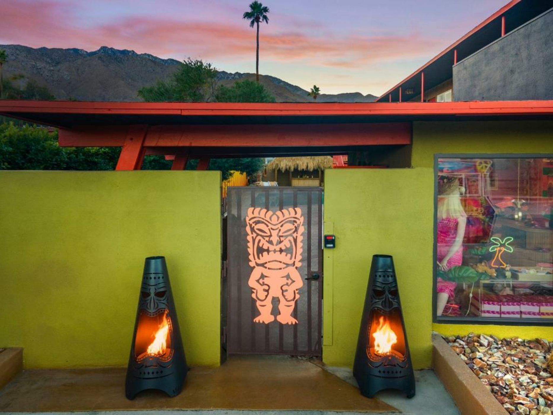 Tiki Hotel