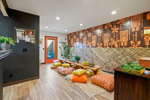 Tiki Hotel