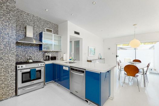 Poolside Modern Wexler