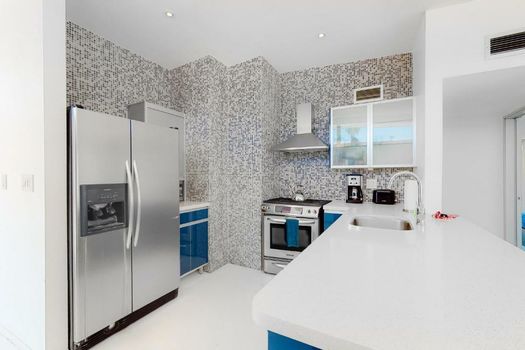 Poolside Modern Wexler