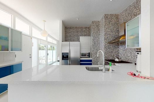 Poolside Modern Wexler