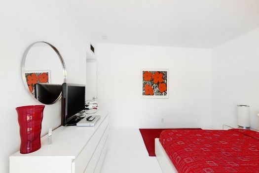 Poolside Modern Wexler