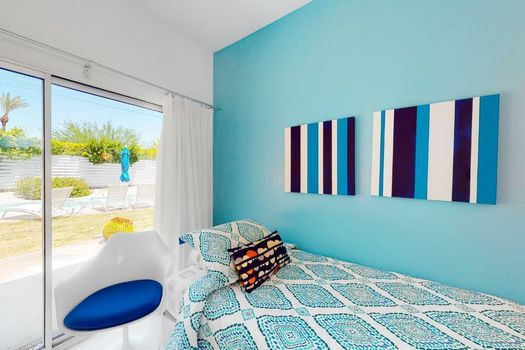 Poolside Modern Wexler