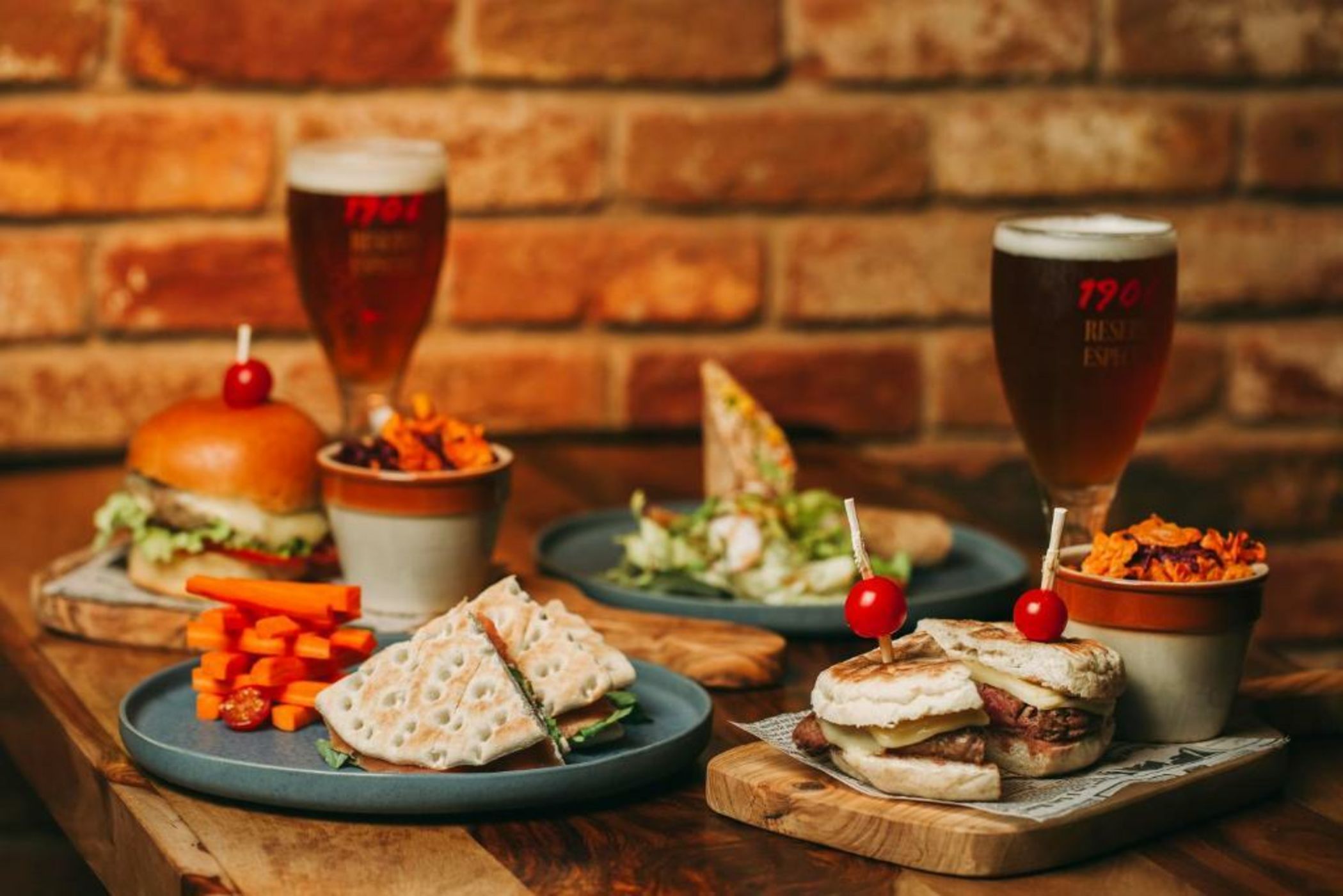 Mouco Hotel - Stay, Listen & Play