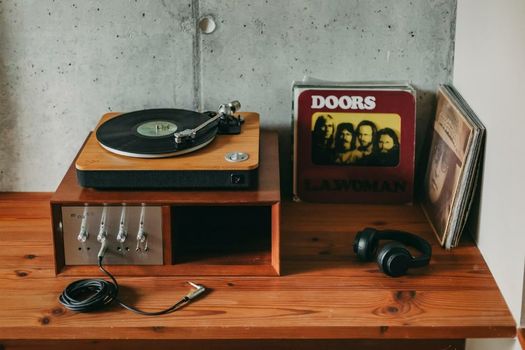 Mouco Hotel - Stay, Listen & Play