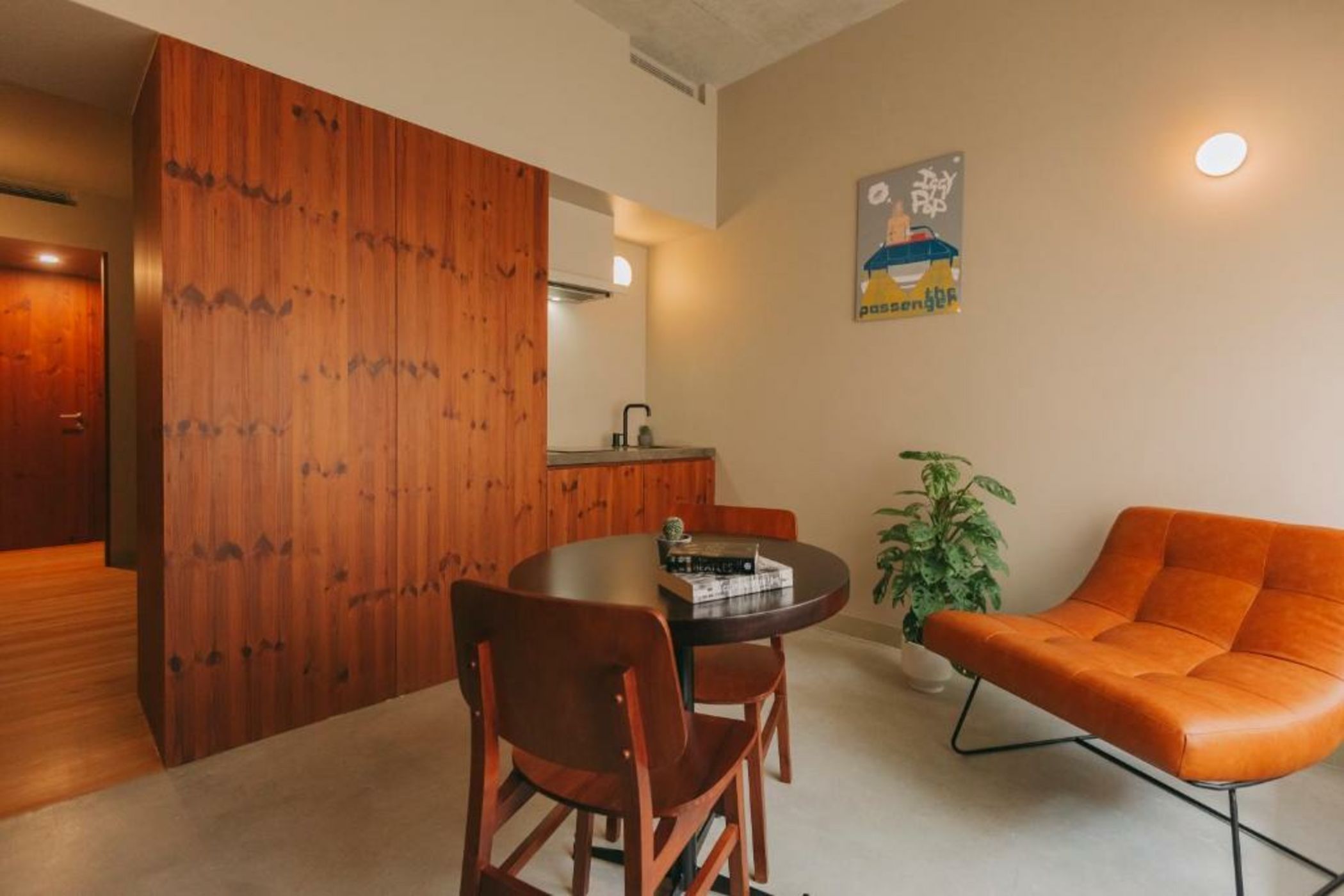 Mouco Hotel - Stay, Listen & Play