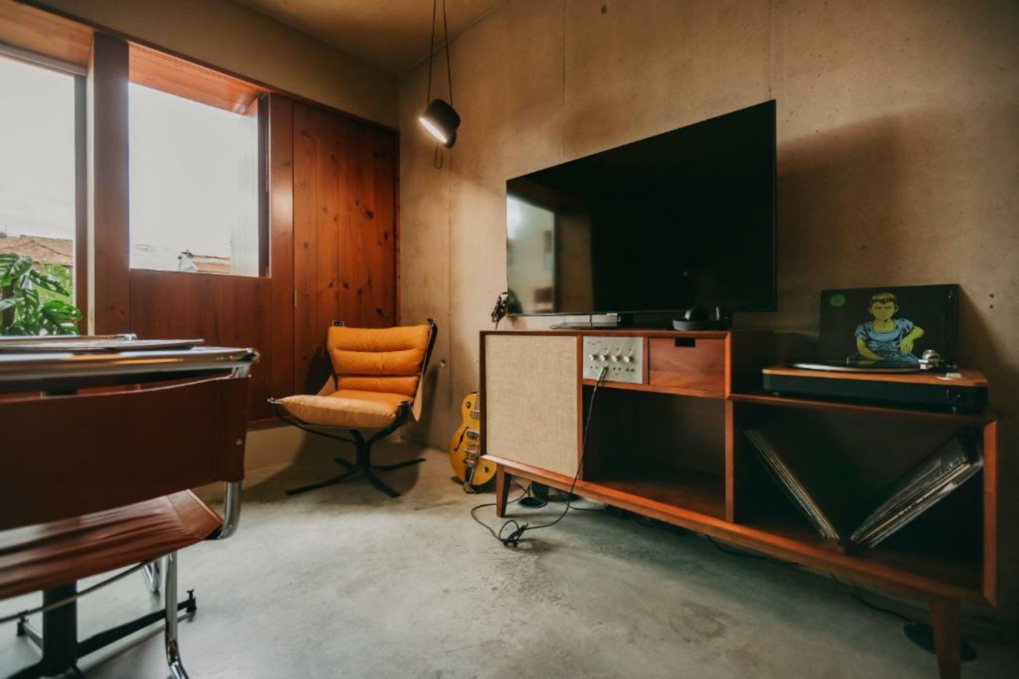 Mouco Hotel - Stay, Listen & Play