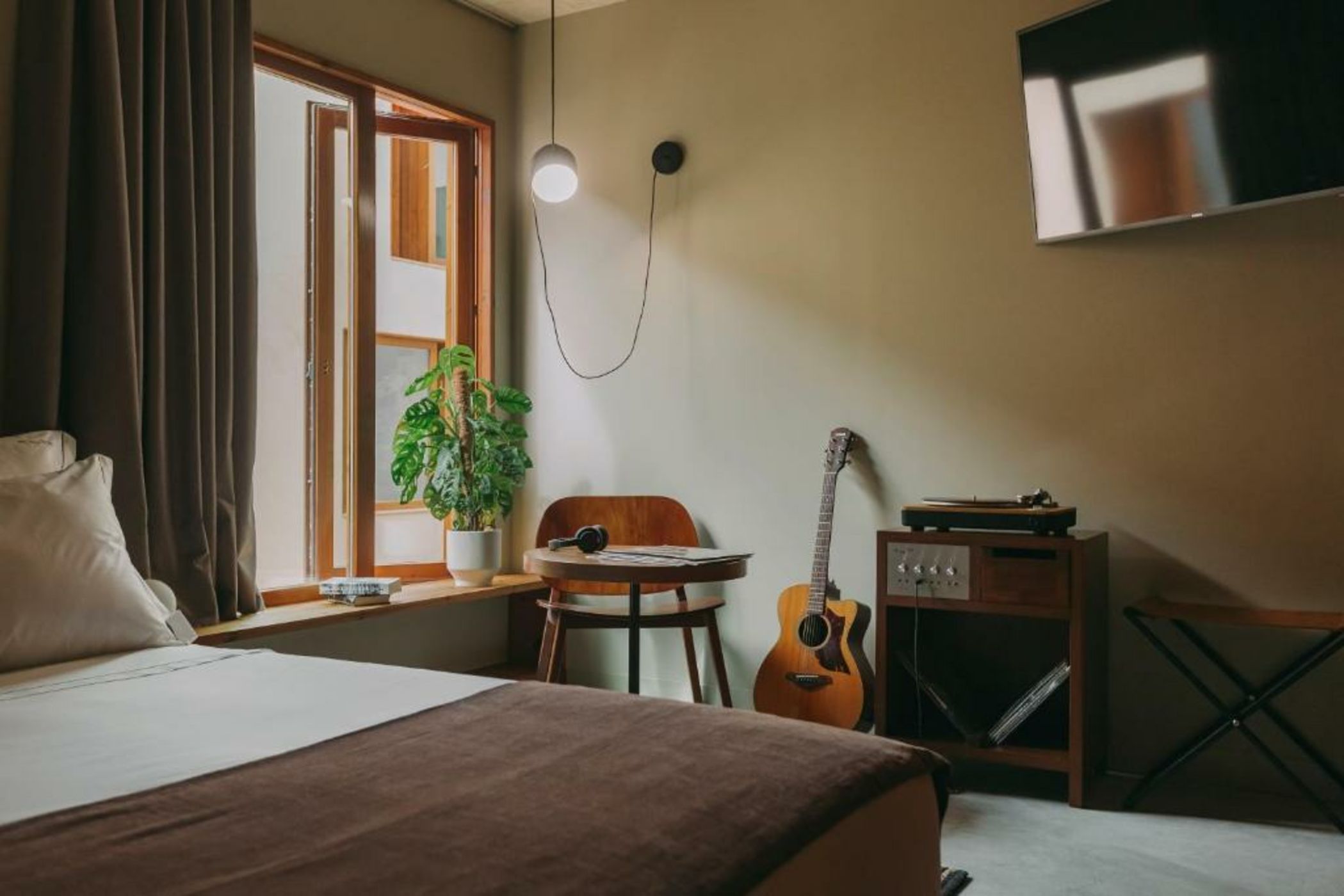 Mouco Hotel - Stay, Listen & Play