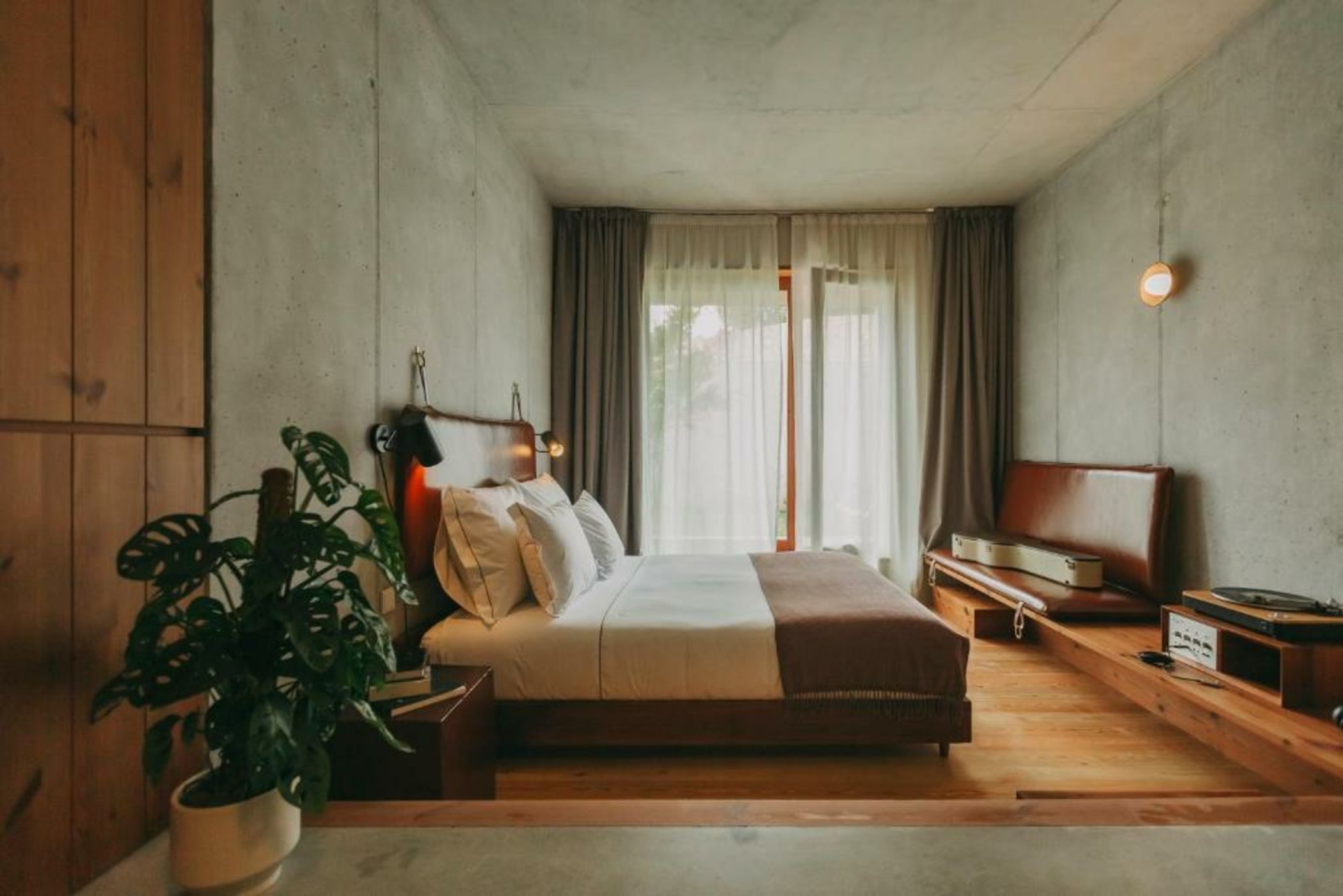 Mouco Hotel - Stay, Listen & Play