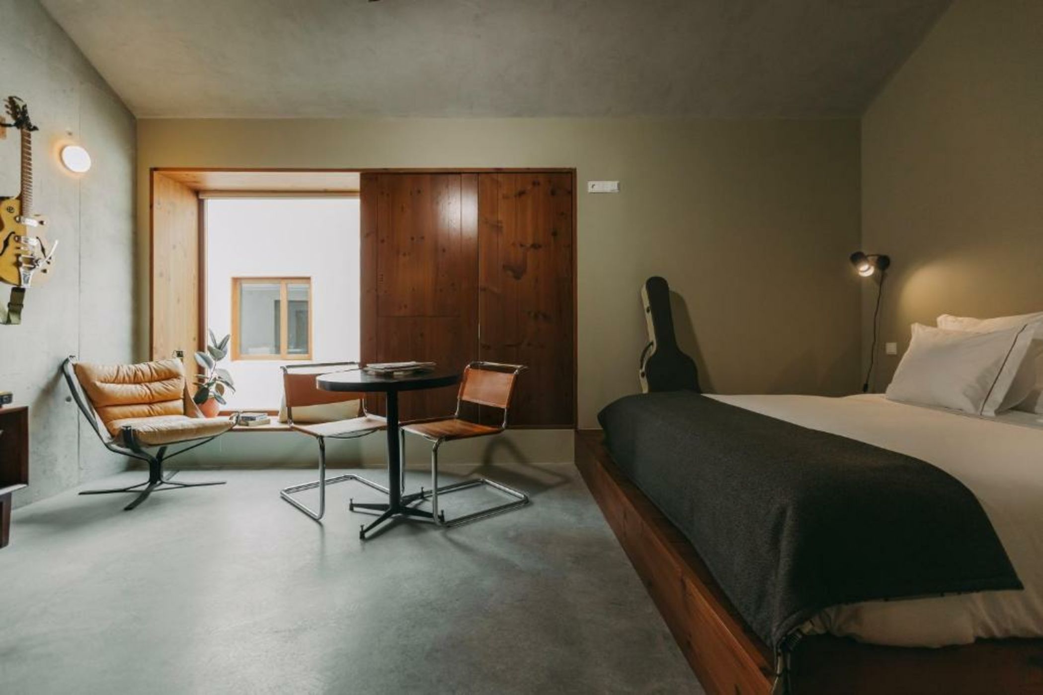 Mouco Hotel - Stay, Listen & Play