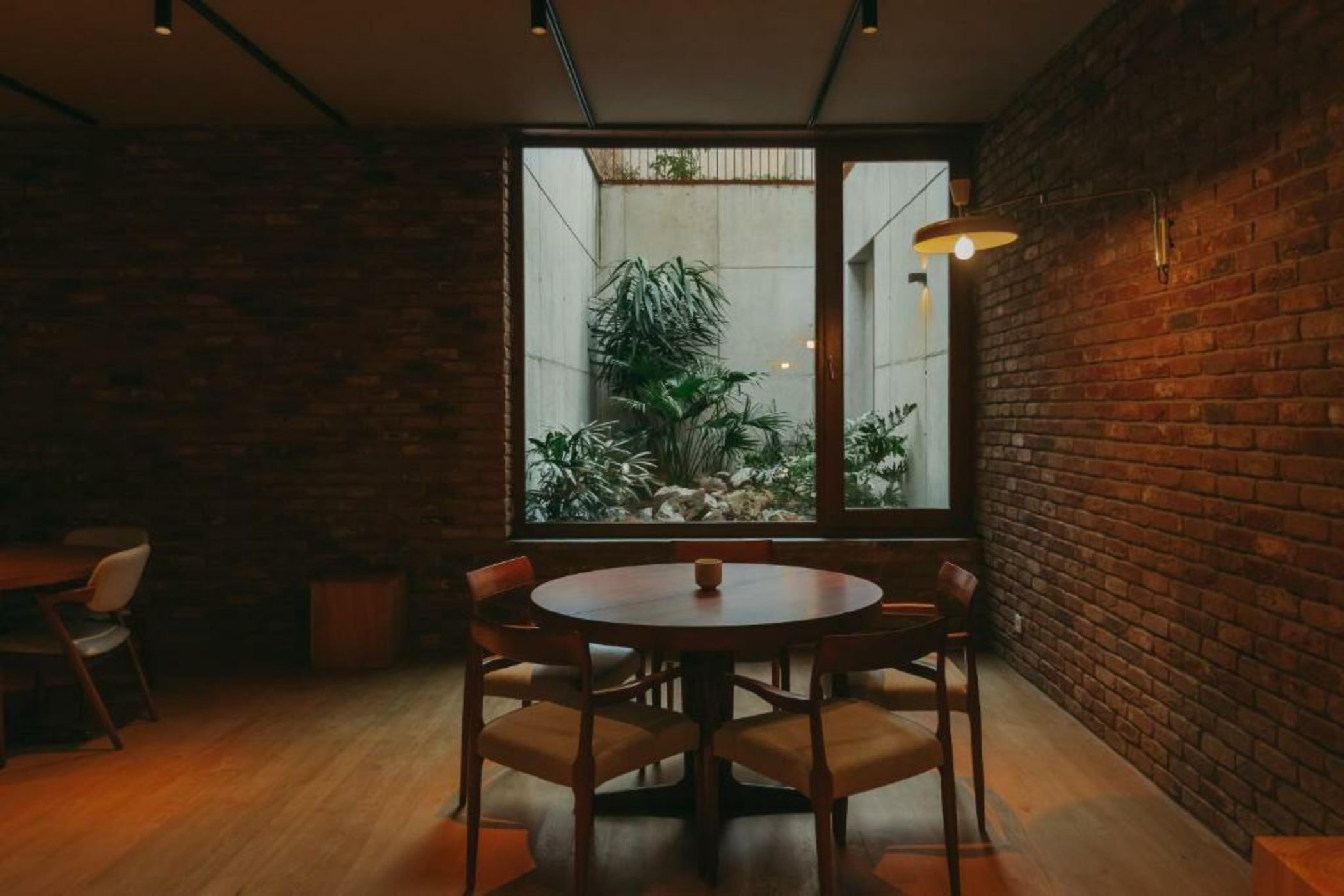 Mouco Hotel - Stay, Listen & Play