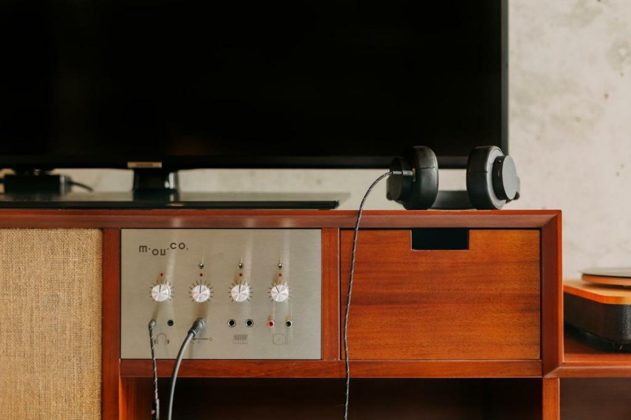 Mouco Hotel - Stay, Listen & Play