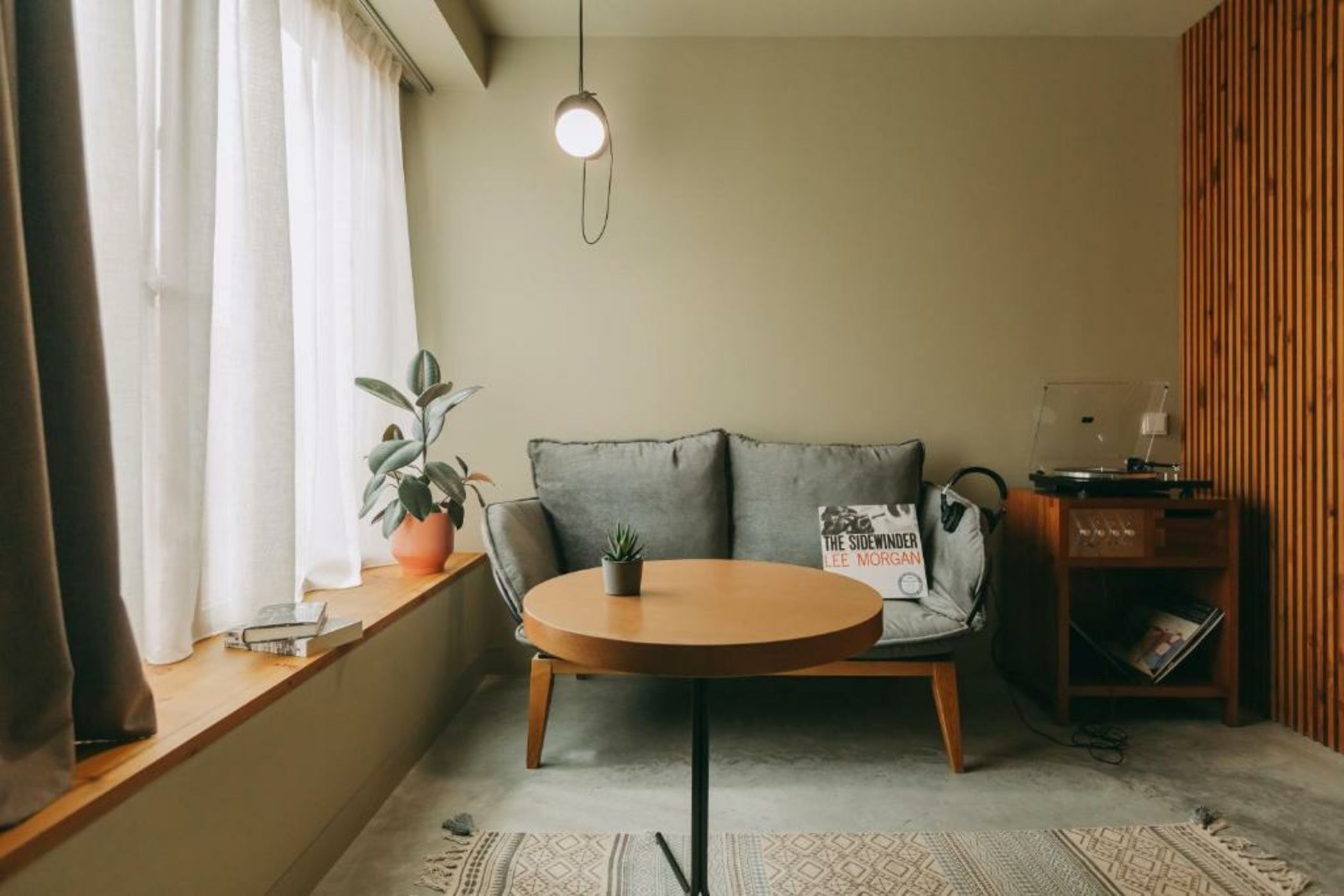 Mouco Hotel - Stay, Listen & Play