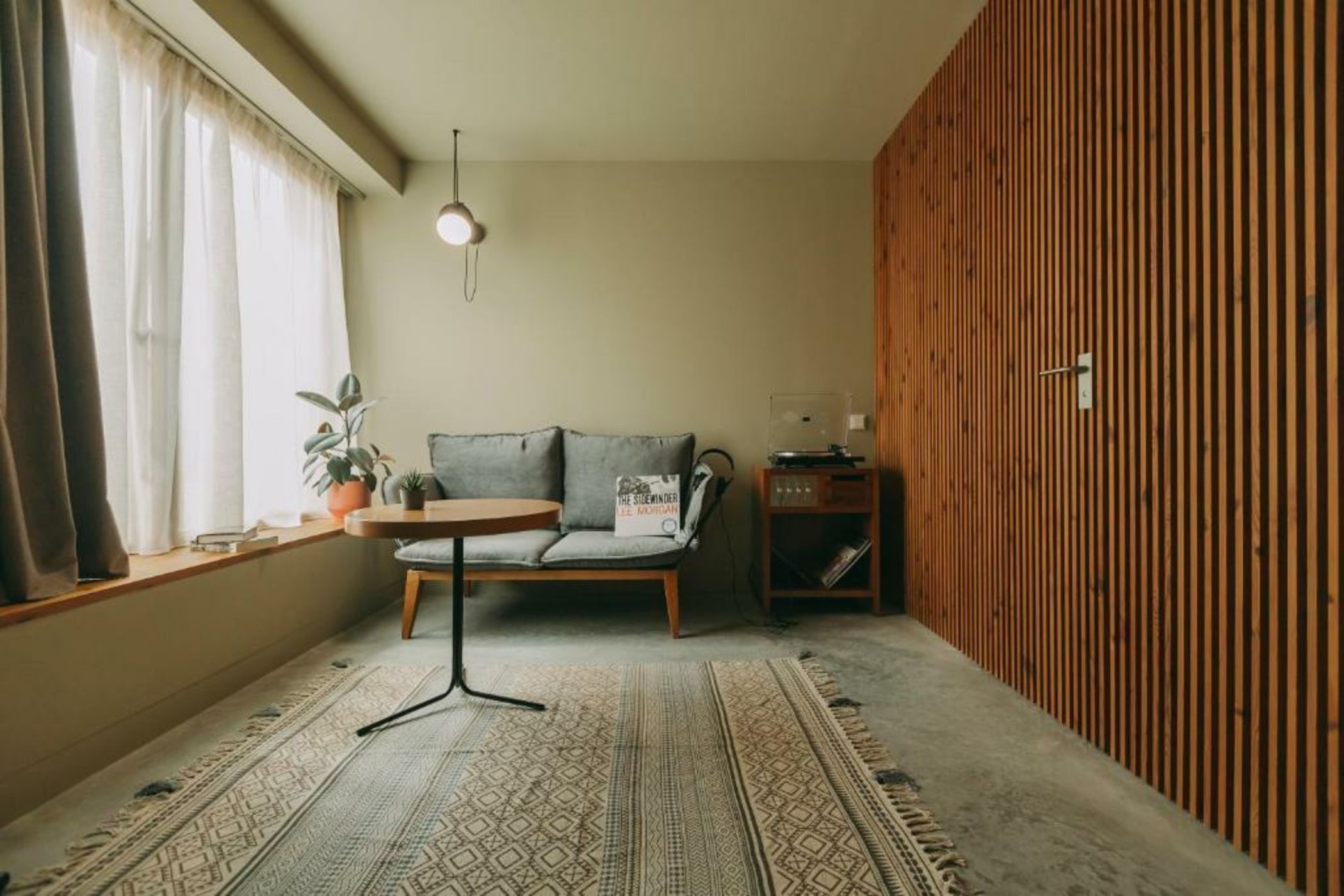 Mouco Hotel - Stay, Listen & Play