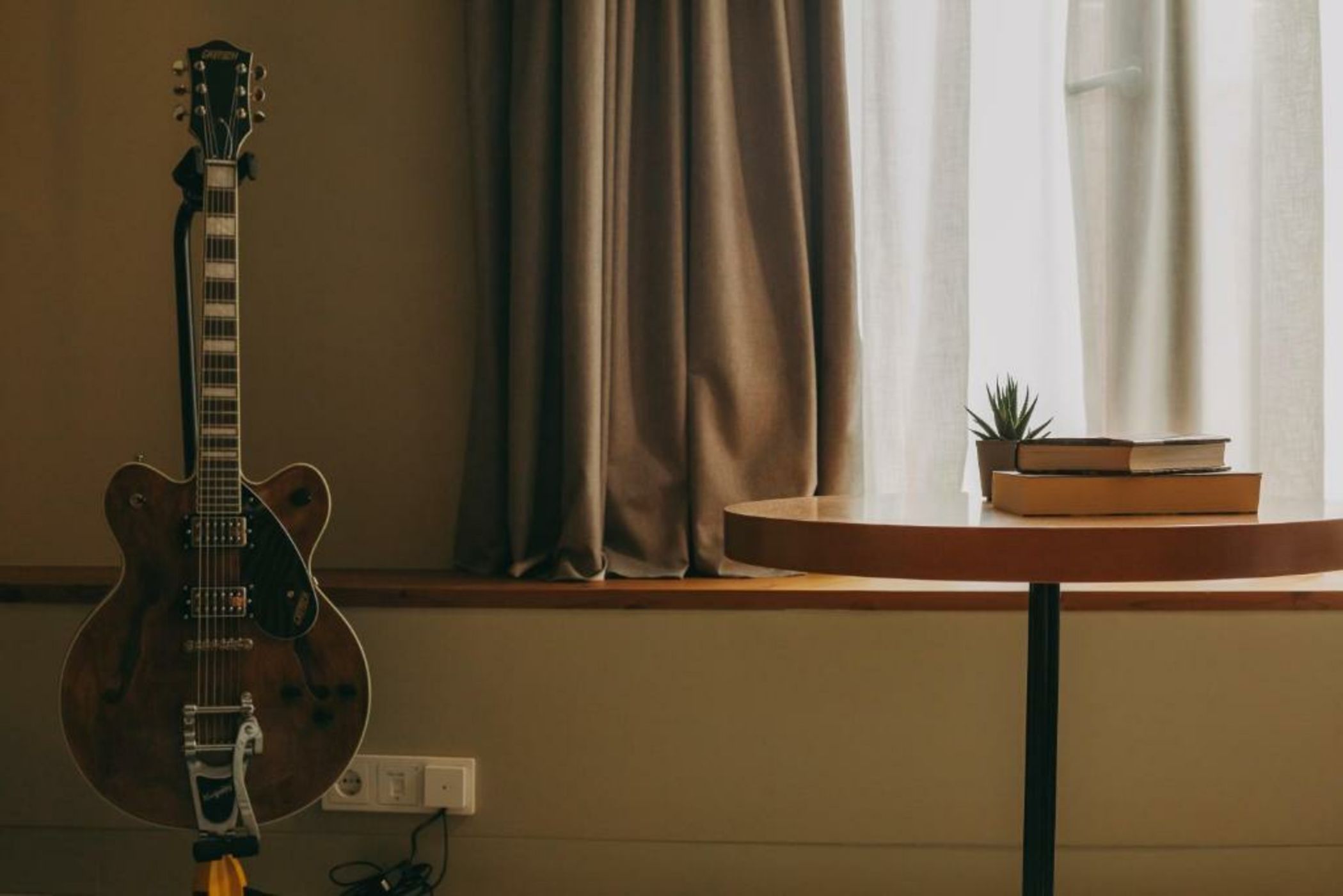 Mouco Hotel - Stay, Listen & Play