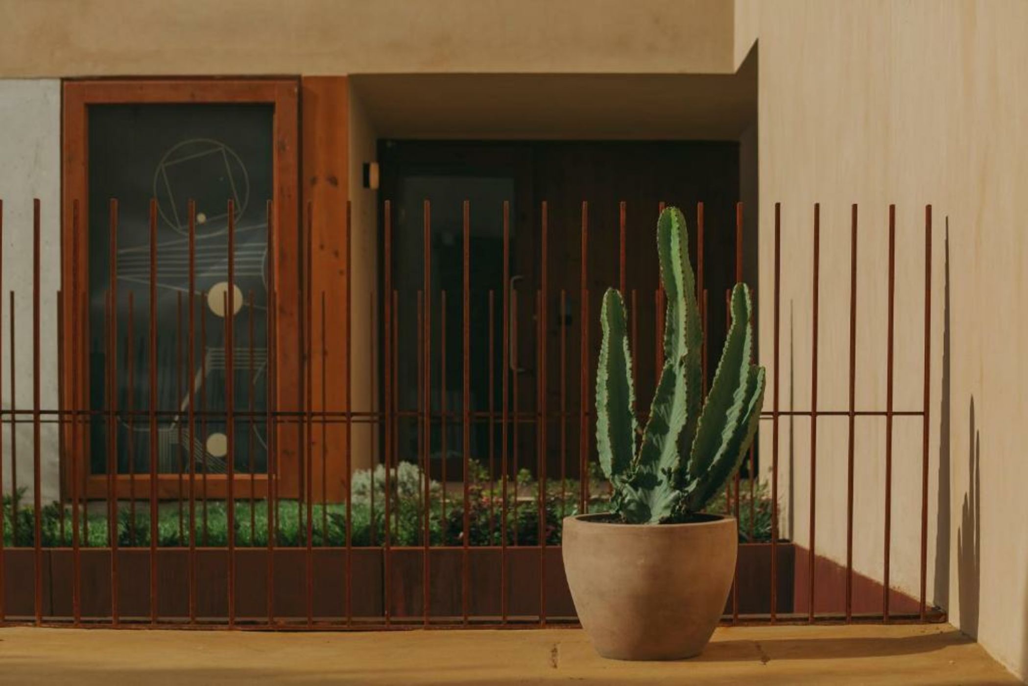 Mouco Hotel - Stay, Listen & Play