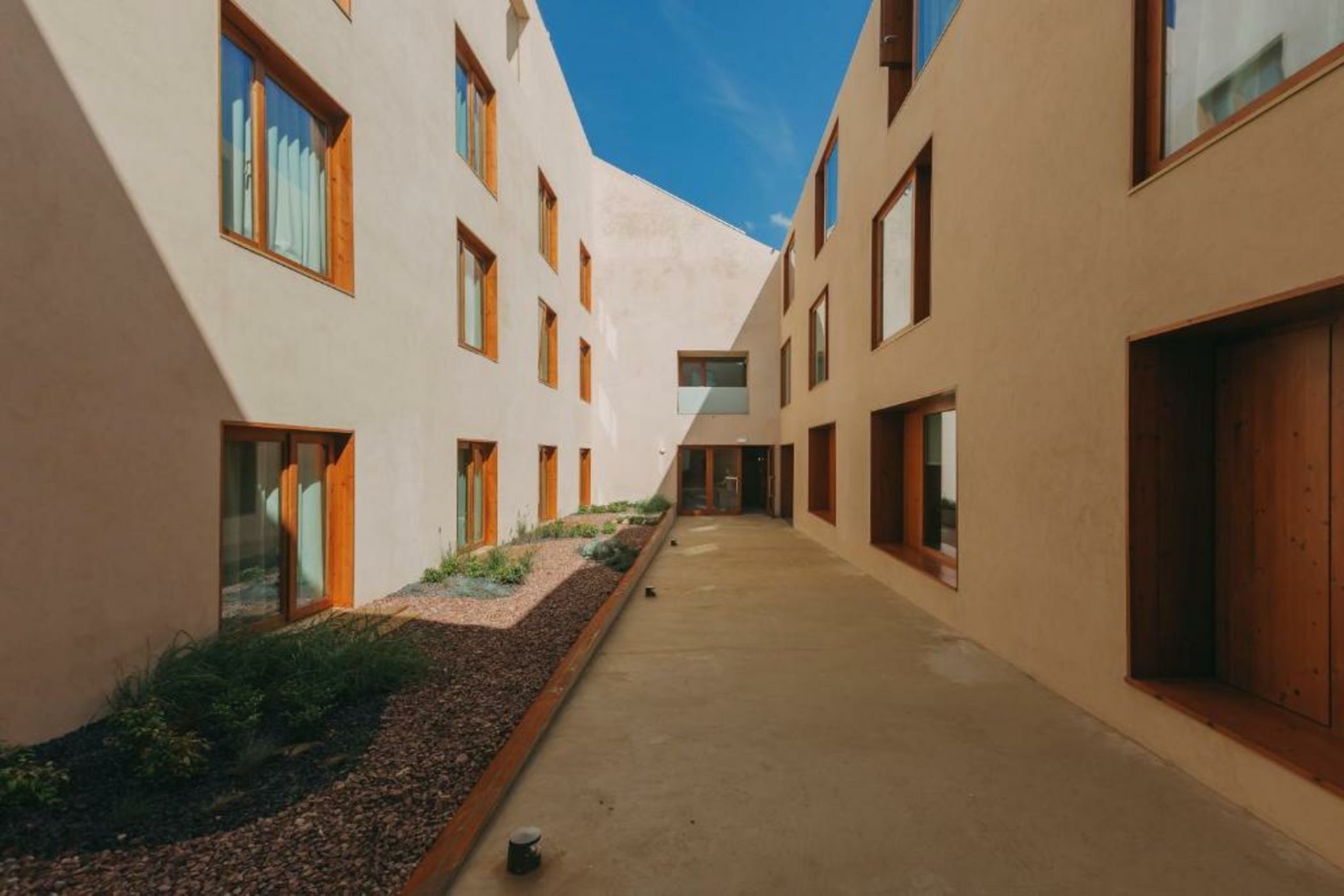 Mouco Hotel - Stay, Listen & Play