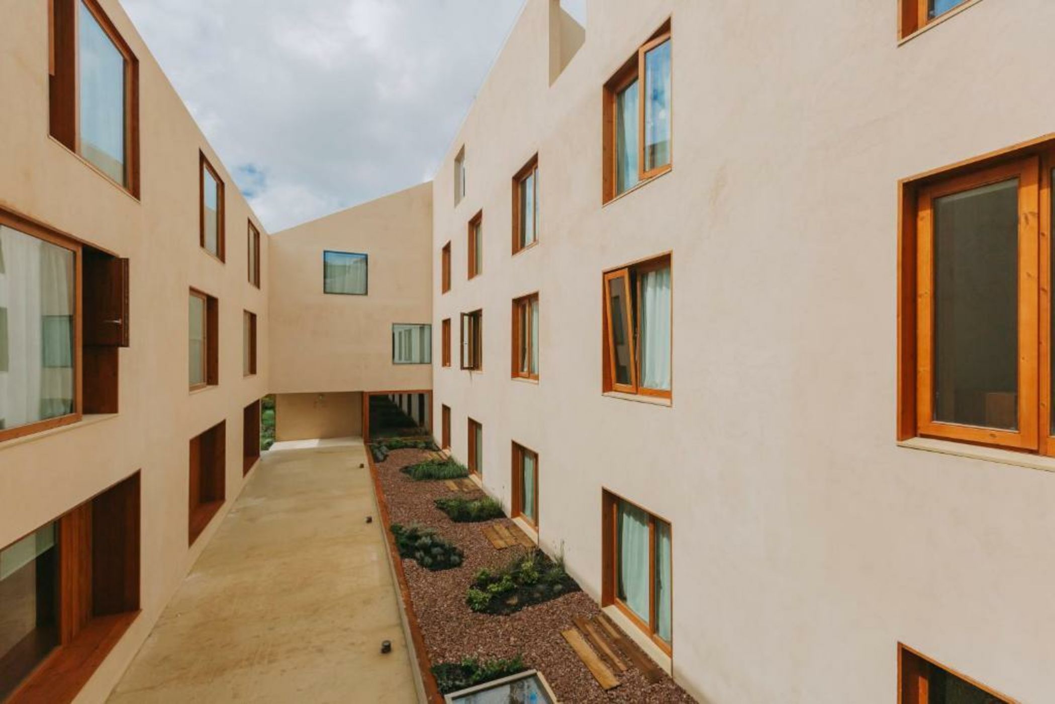 Mouco Hotel - Stay, Listen & Play