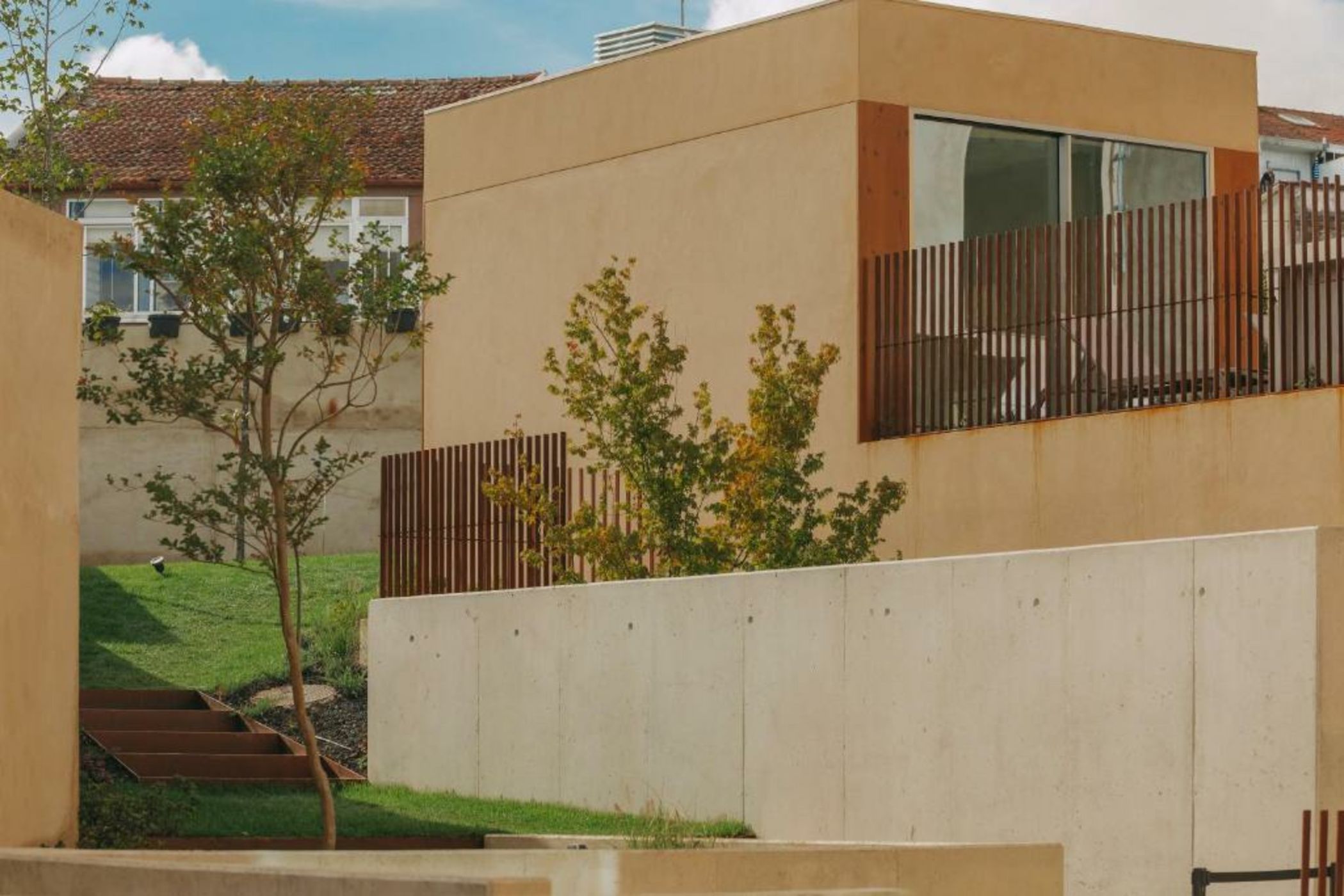 Mouco Hotel - Stay, Listen & Play