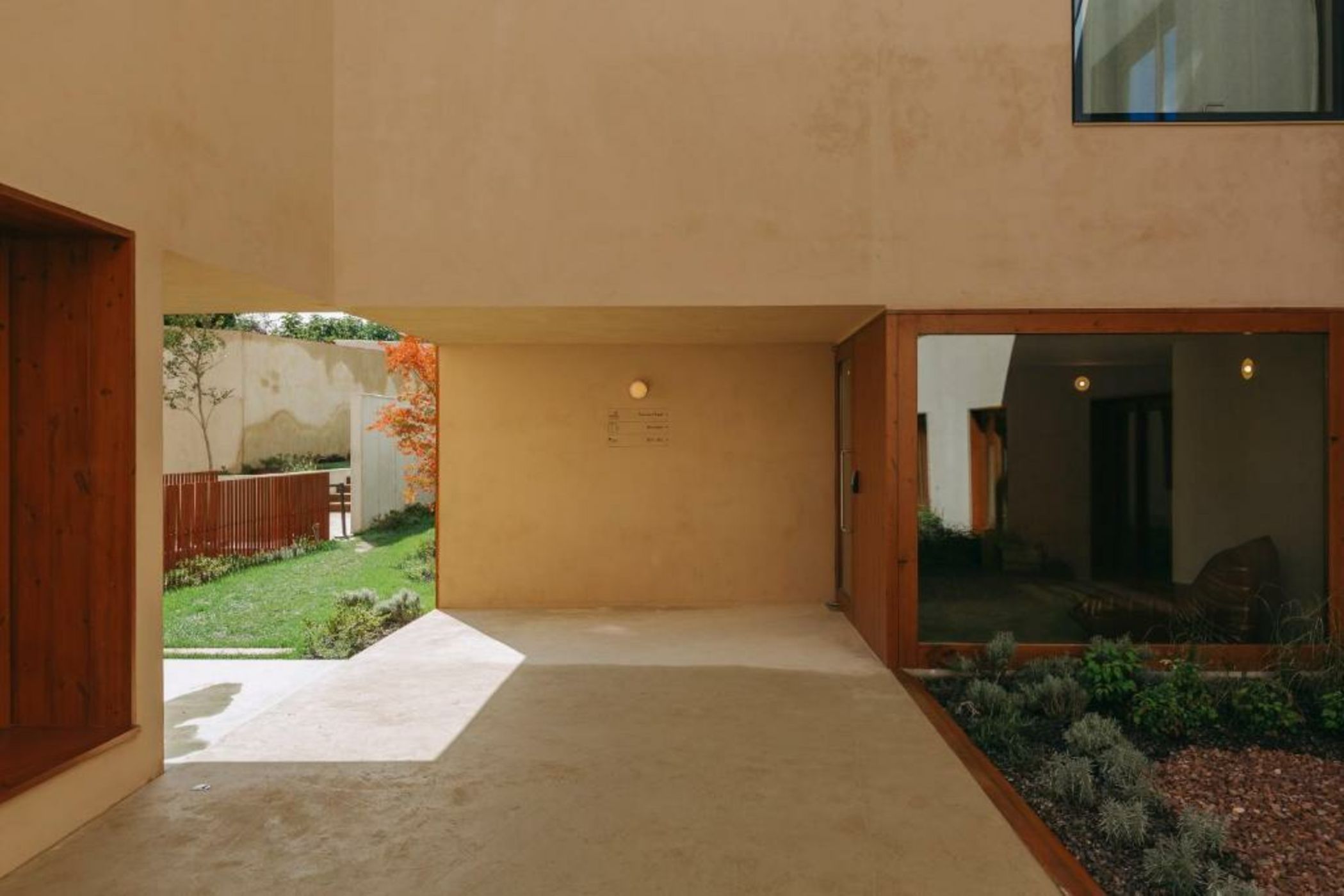 Mouco Hotel - Stay, Listen & Play