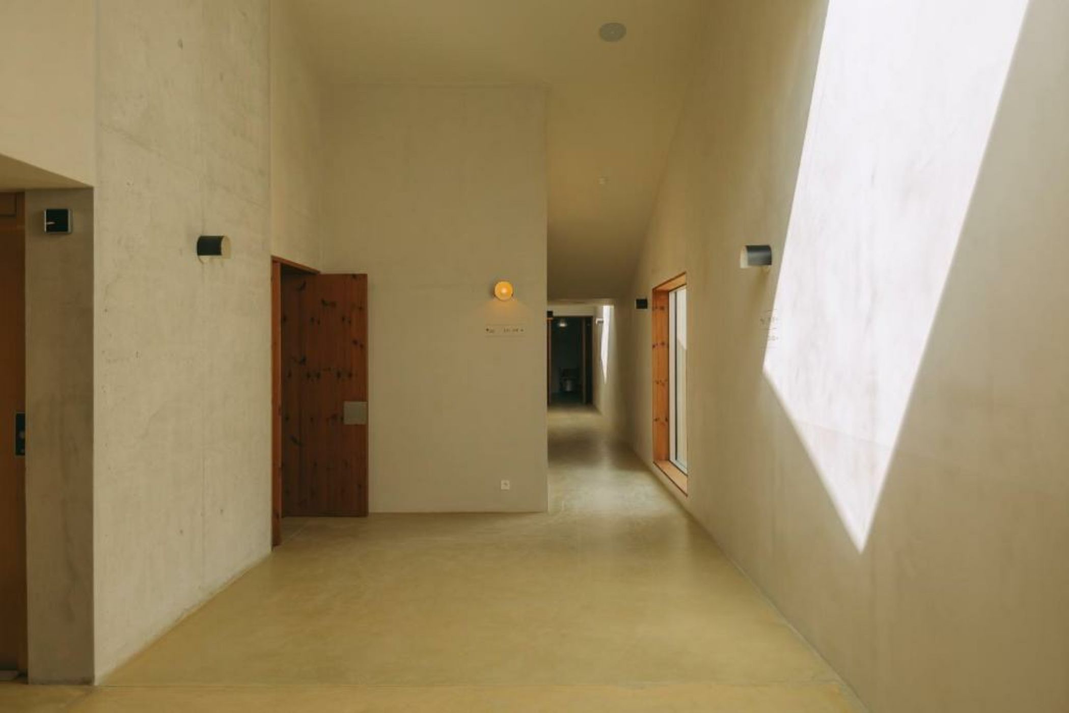 Mouco Hotel - Stay, Listen & Play