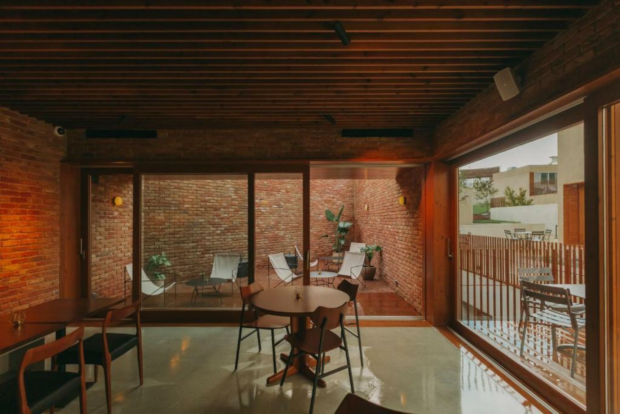 Mouco Hotel - Stay, Listen & Play