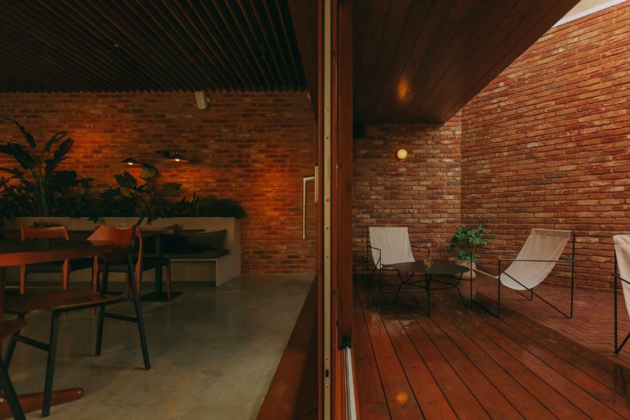 Mouco Hotel - Stay, Listen & Play