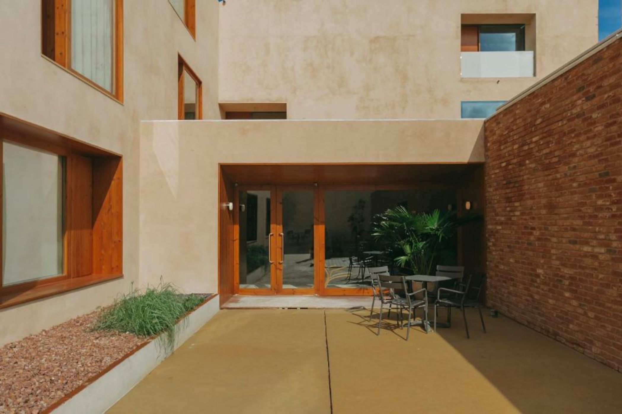 Mouco Hotel - Stay, Listen & Play