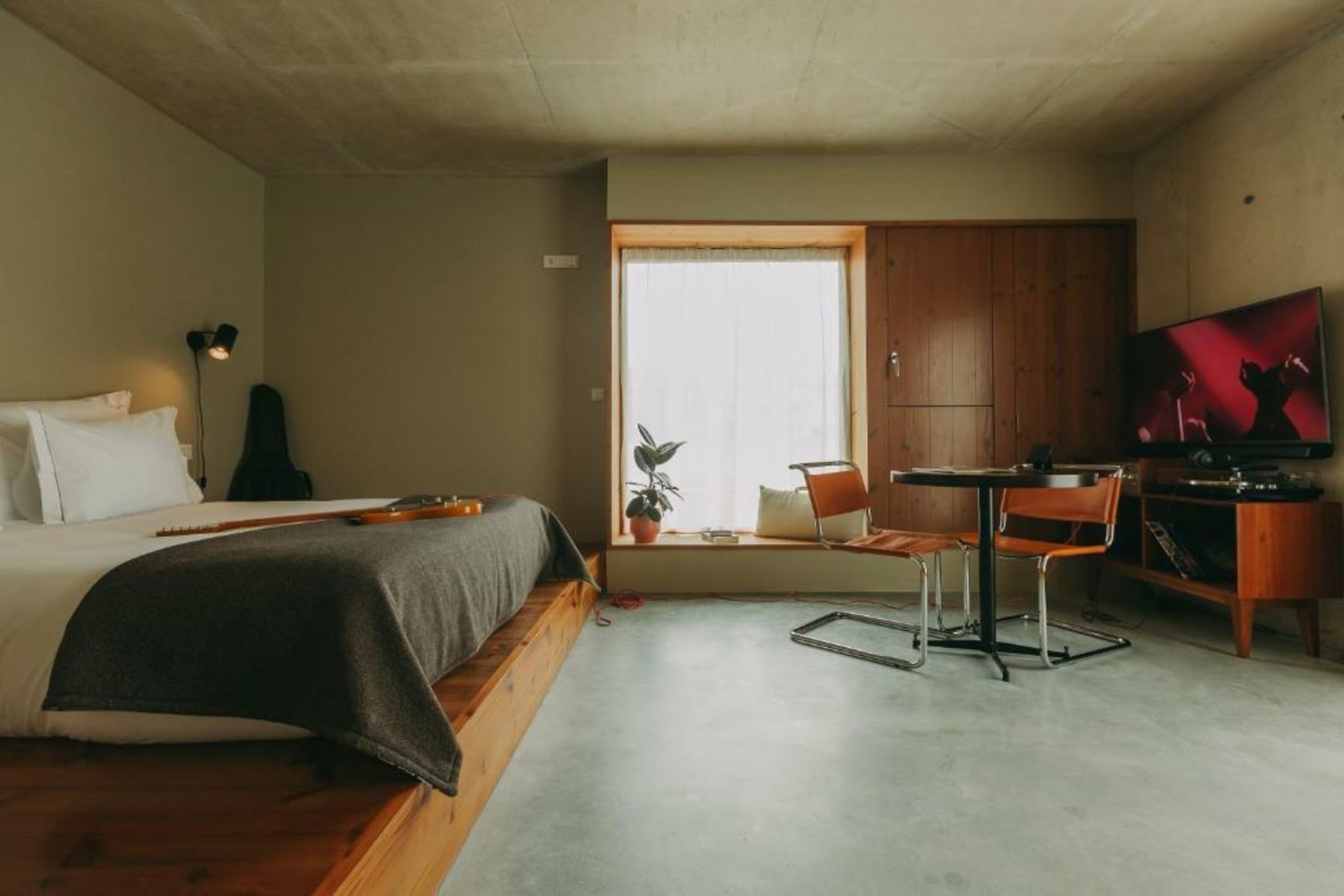 Mouco Hotel - Stay, Listen & Play