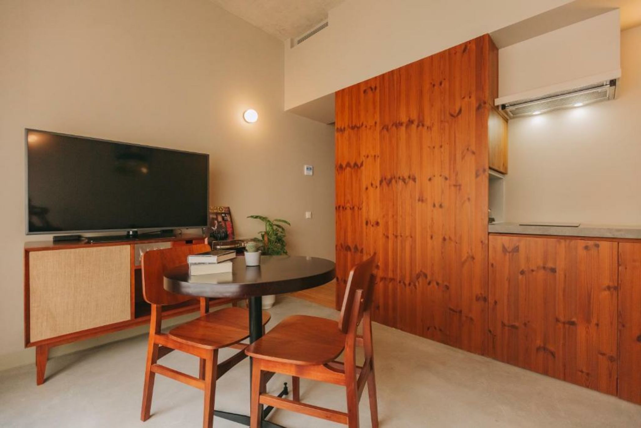 Mouco Hotel - Stay, Listen & Play