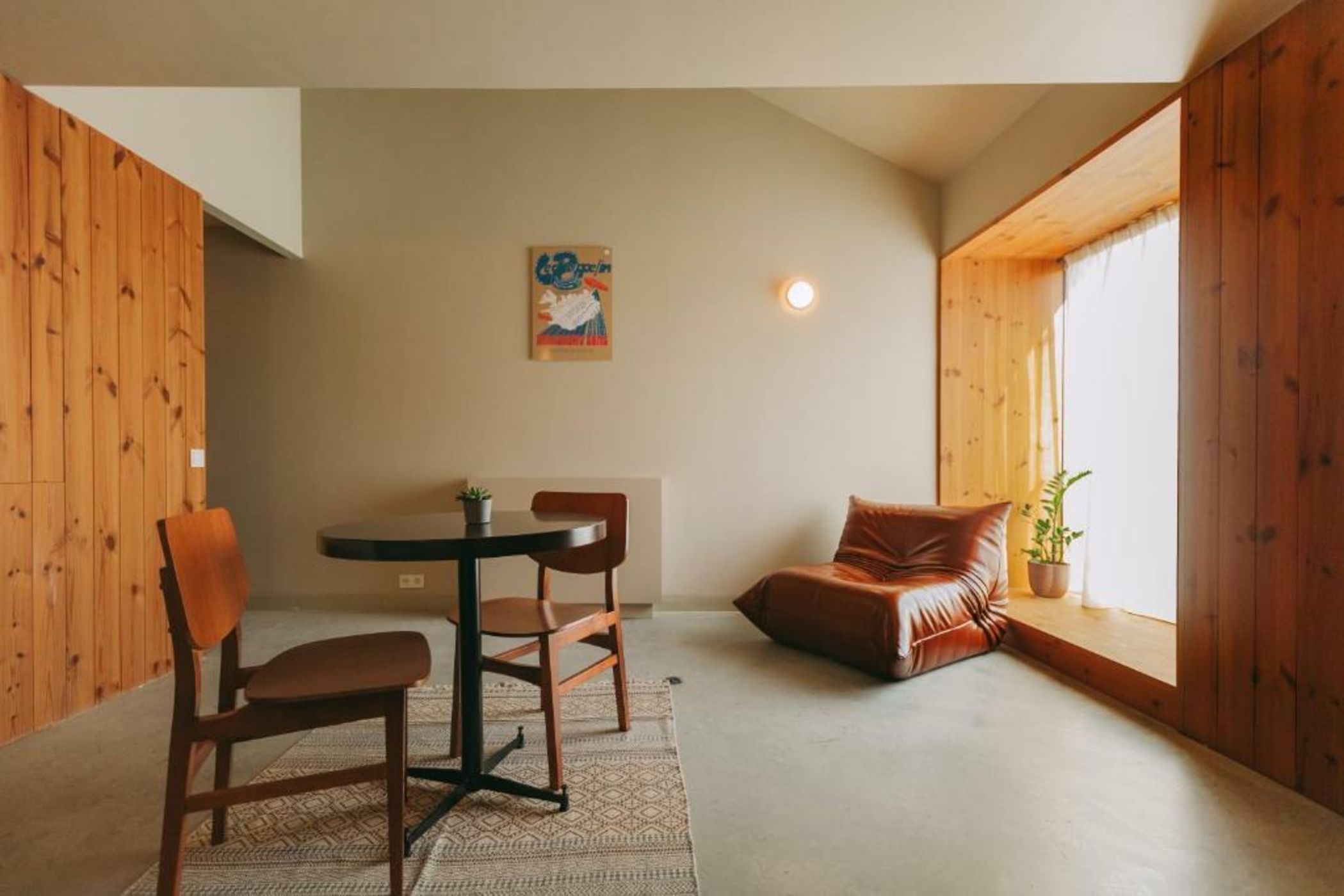 Mouco Hotel - Stay, Listen & Play