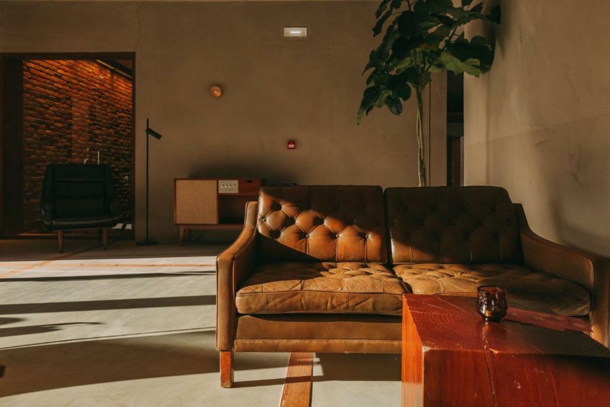 Mouco Hotel - Stay, Listen & Play