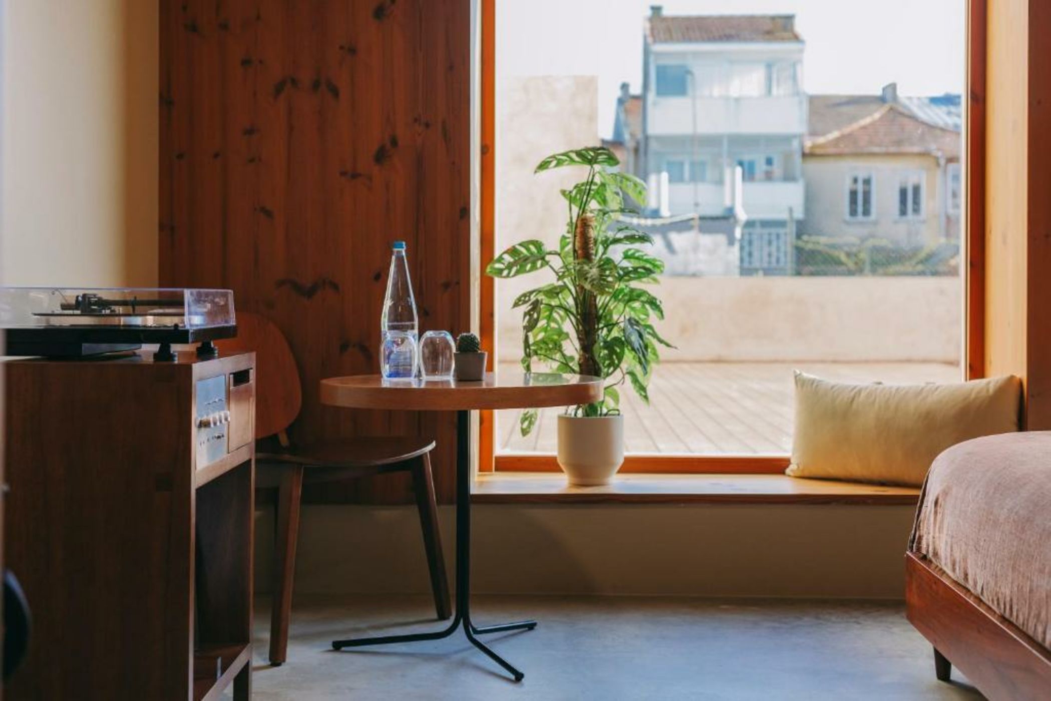 Mouco Hotel - Stay, Listen & Play