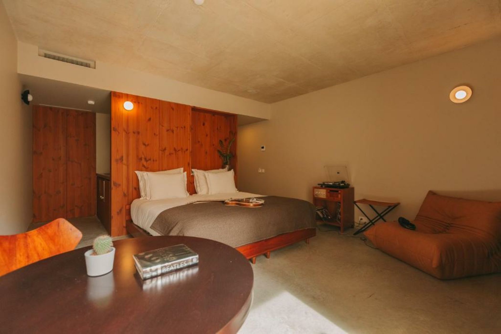 Mouco Hotel - Stay, Listen & Play