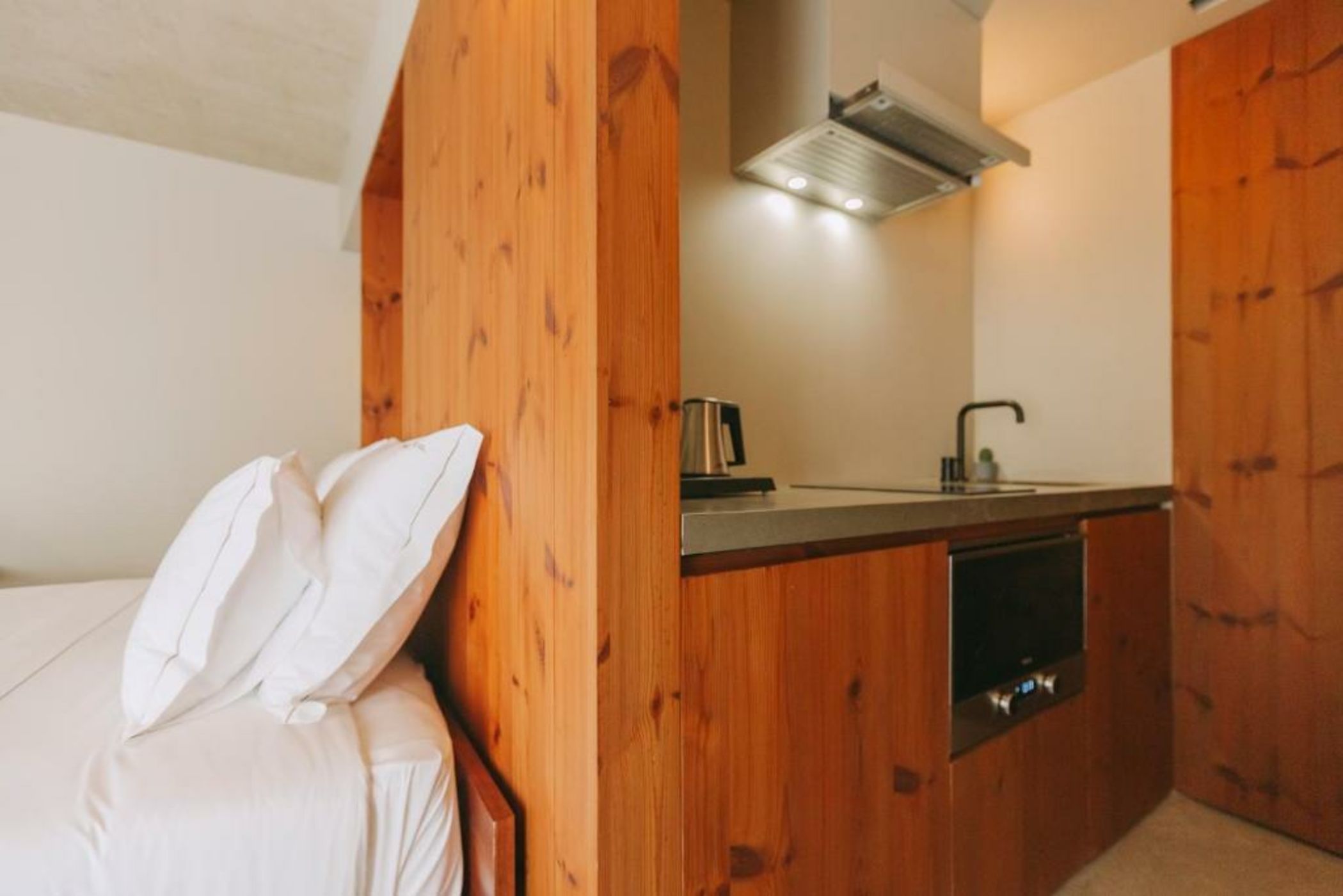 Mouco Hotel - Stay, Listen & Play