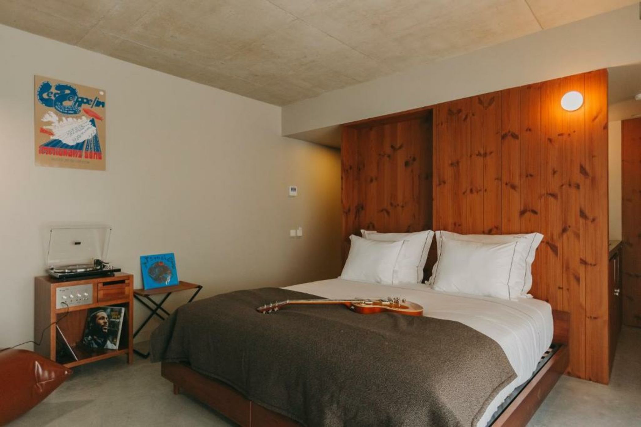 Mouco Hotel - Stay, Listen & Play