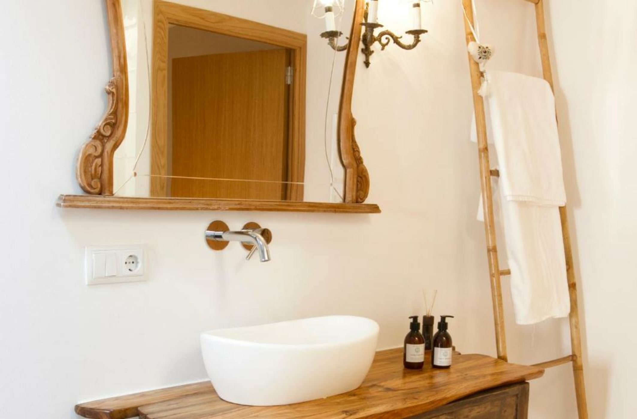 Home Hotel The Pink Pepper Tree