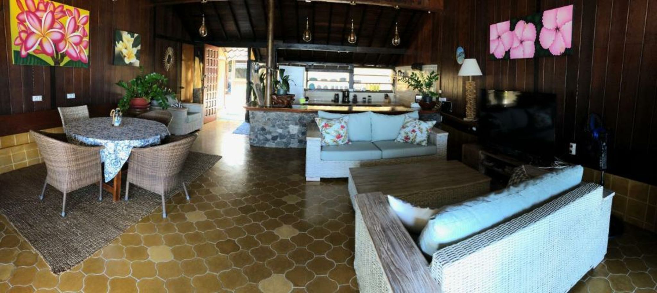 Chez Jay Moorea Beach House