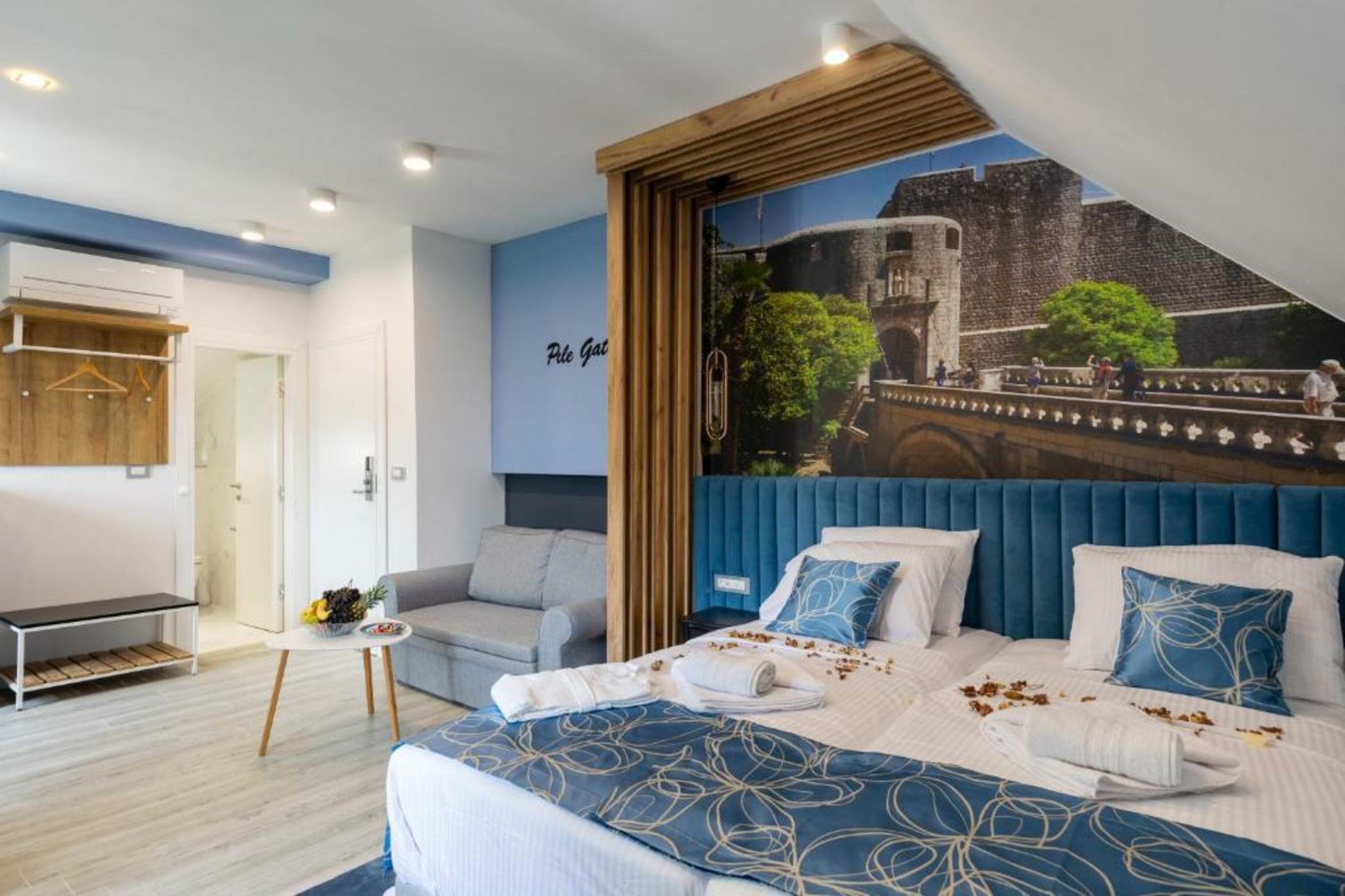 Apartments and Rooms Villa Naida