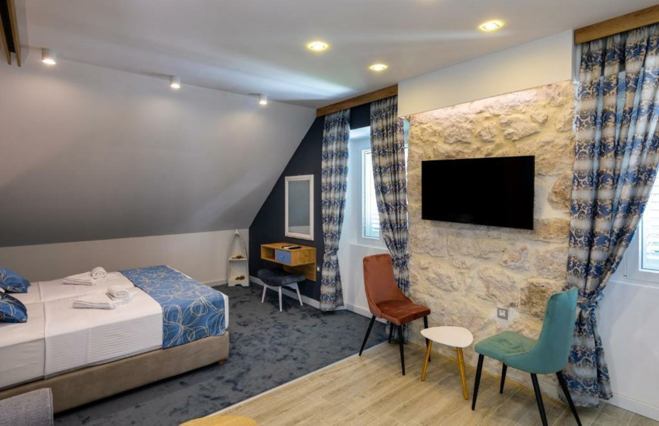 Apartments and Rooms Villa Naida