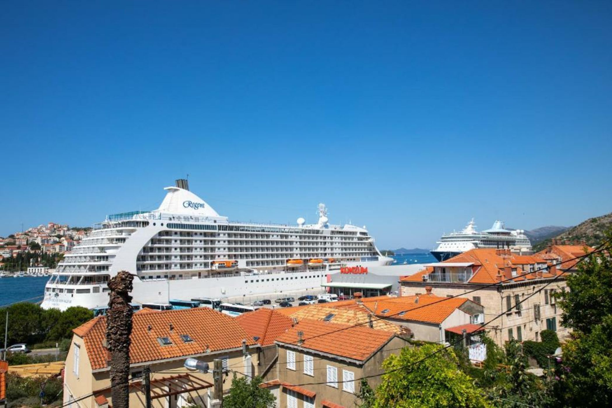 Apartments and Rooms Villa Naida