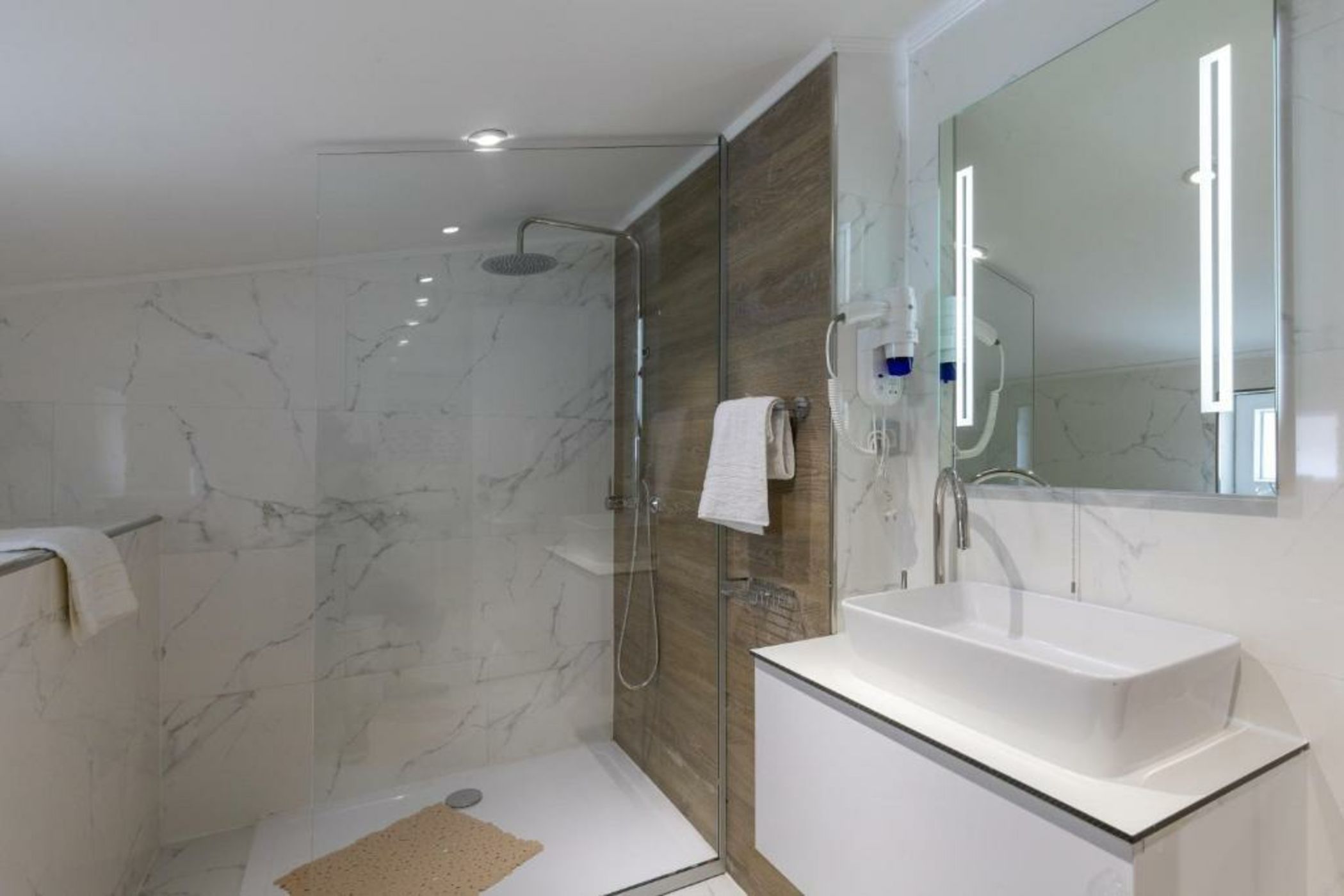 Apartments and Rooms Villa Naida